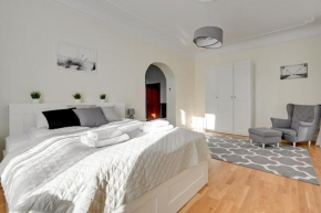 Lion Apartments - Palermo Spacious Family Apartment 3 min walk from the beach, Sopot